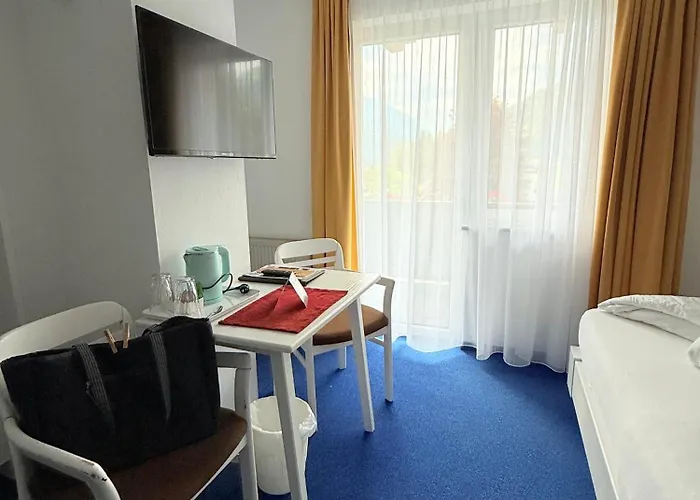 阿琛塔勒霍夫酒店 酒店